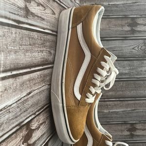 scuff marks on the souls, but other than that good condition